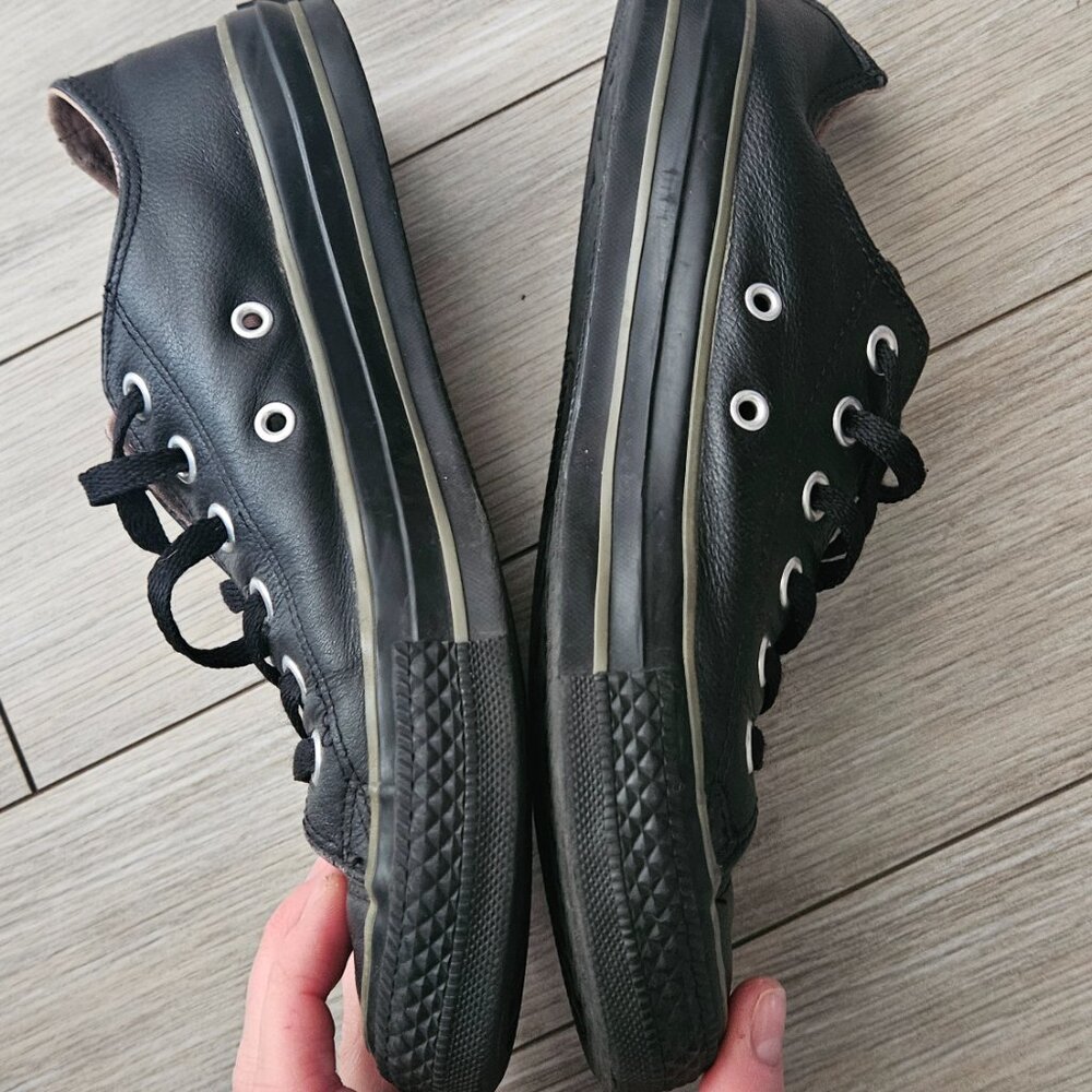 Converse shoes - Picture 2 of 5